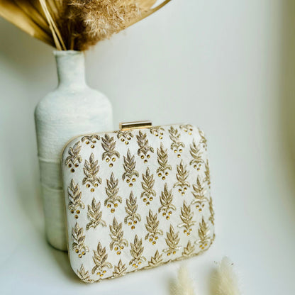 SARAL Clutch bag - Www.Shopthatapp.com