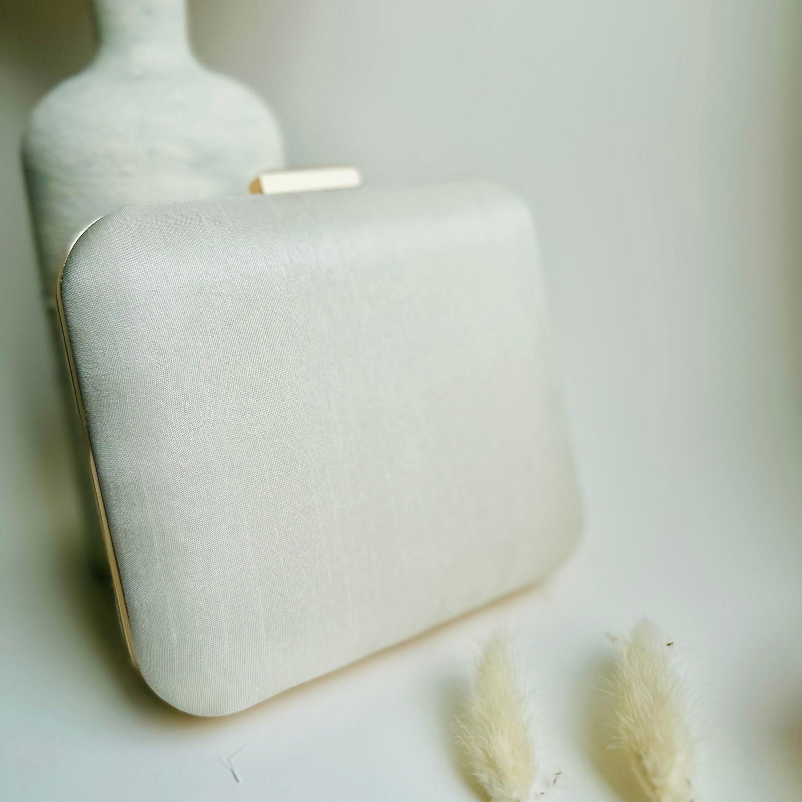 SARAL Clutch bag - Www.Shopthatapp.com