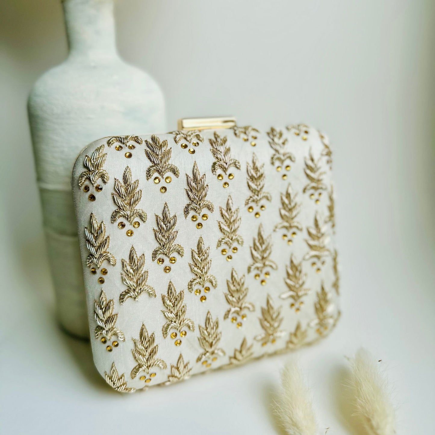 SARAL Clutch bag - Www.Shopthatapp.com
