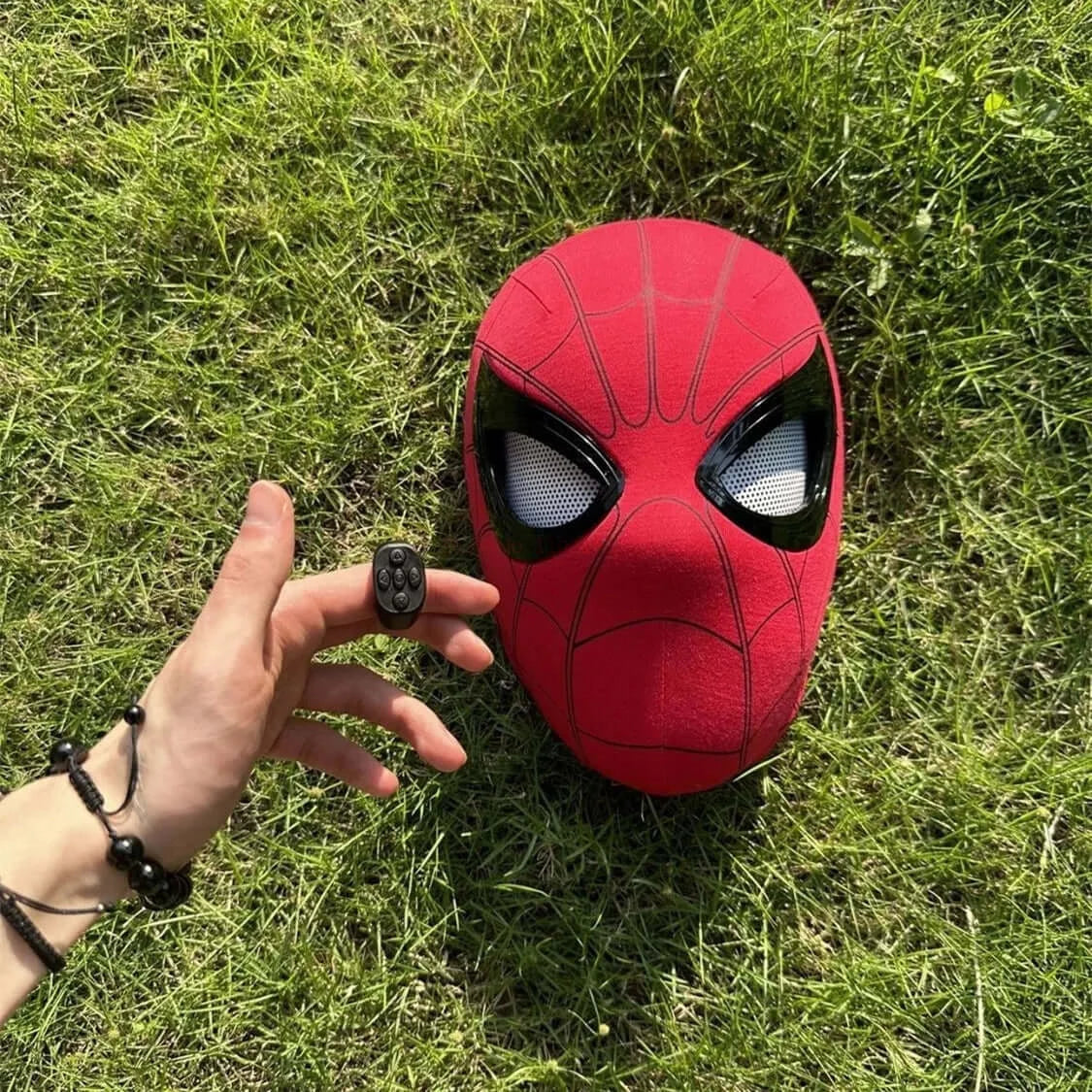 Authentic Spider-Man Electronic Mask with Moving Eyes: 1:1 Cosplay Headgear - Kidstoylover's Remote Control & Elastic Toy for Adults and Kids - Perfect Gift for Superhero Fans - www.Shopthatapp.com