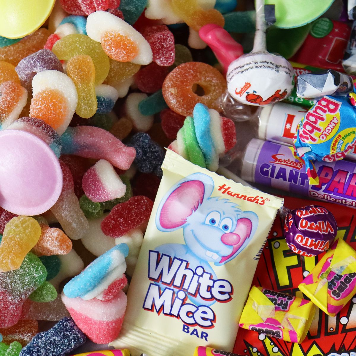Ultimate Retro Sweets & 1kg Pick N Mix Signature Gift Hamper-Food and beverage-www.Shopthatapp.com-HamperWell