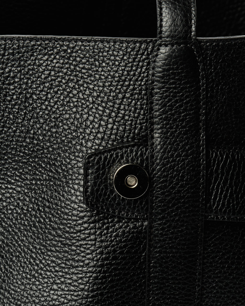 The Navona Bucket Bag in Black - www.Shopthatapp.com