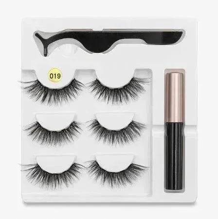 A Pair Of False Eyelashes With Magnets In Fashion - www.Shopthatapp.com