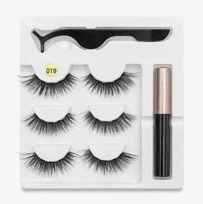 A Pair Of False Eyelashes With Magnets In Fashion - www.Shopthatapp.com