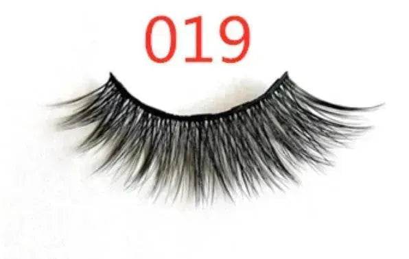 A Pair Of False Eyelashes With Magnets In Fashion - www.Shopthatapp.com