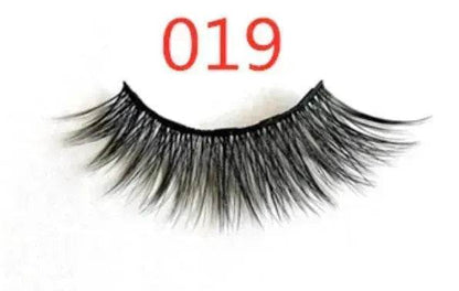 A Pair Of False Eyelashes With Magnets In Fashion - www.Shopthatapp.com