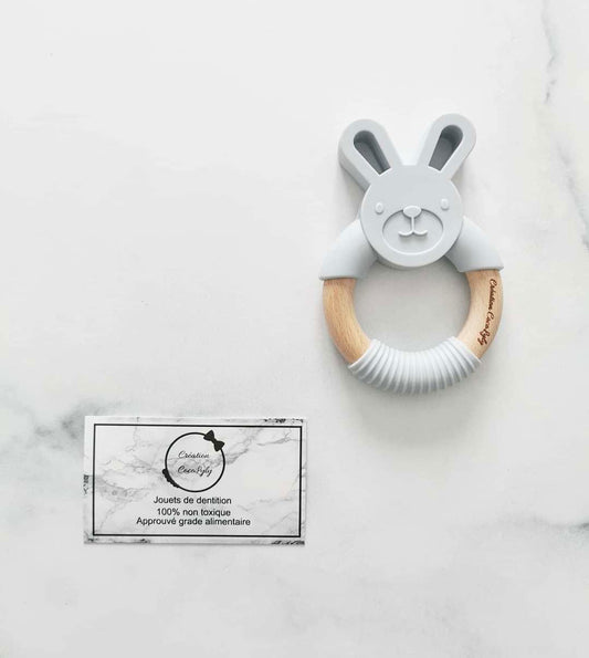 Anneau en silicone lapin et bois gris pâle - www.Shopthatapp.com