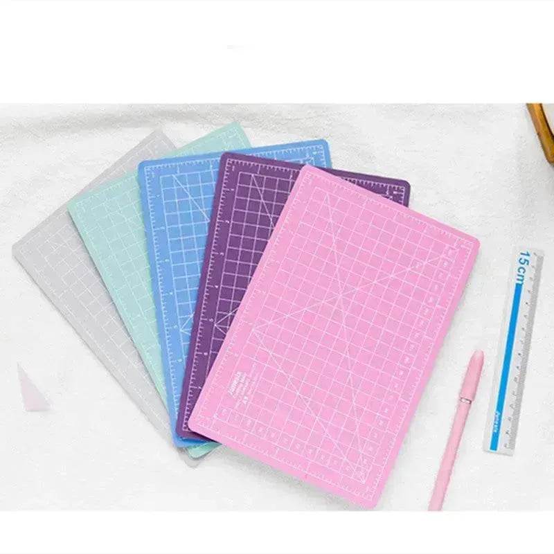 Art Pen Knife Cutting Board Set - www.Shopthatapp.com