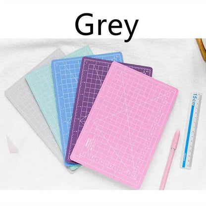 Art Pen Knife Cutting Board Set - www.Shopthatapp.com