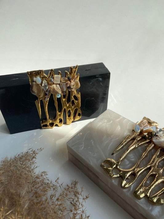 AURA- black - www.Shopthatapp.com