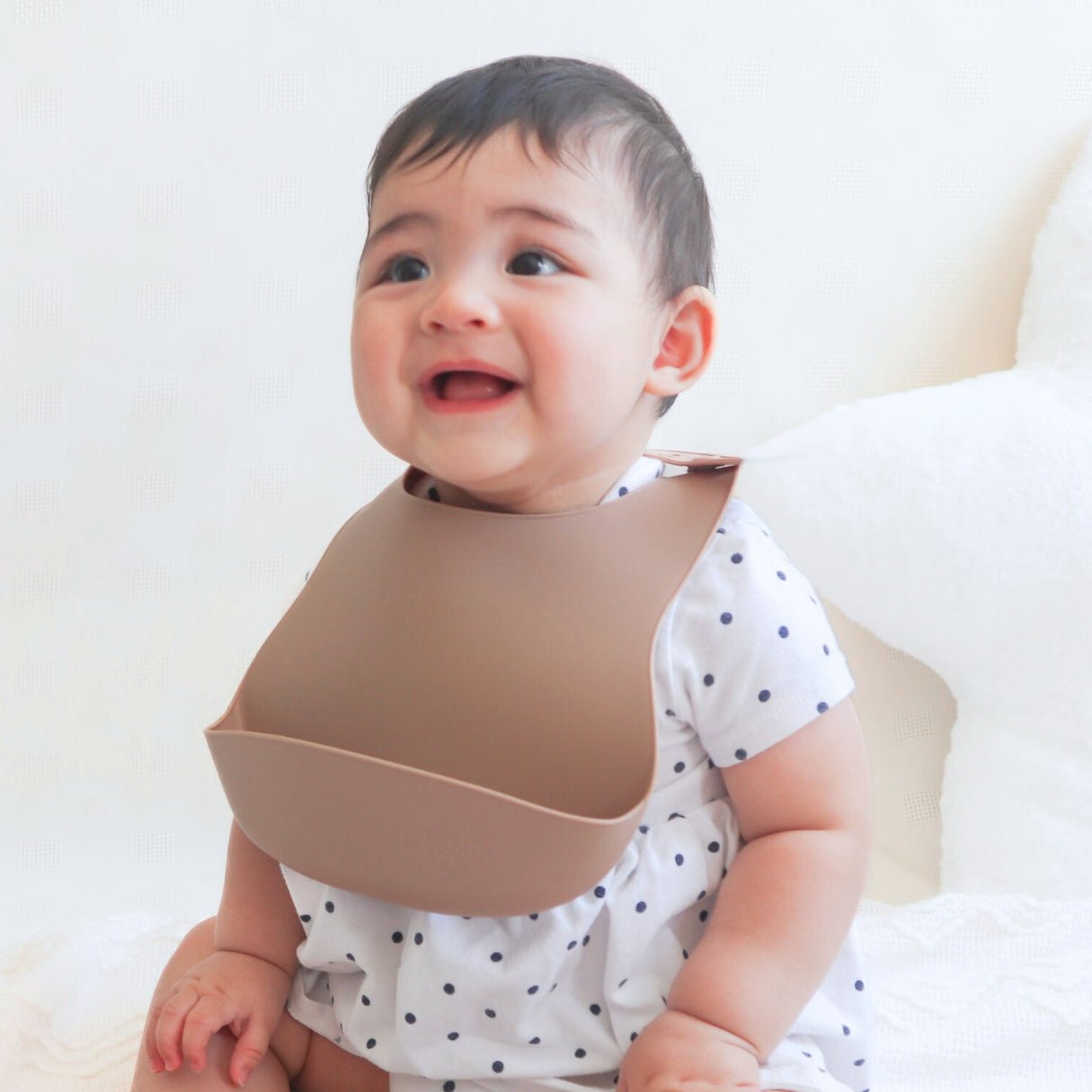 Silicone Bib - www.Shopthatapp.com