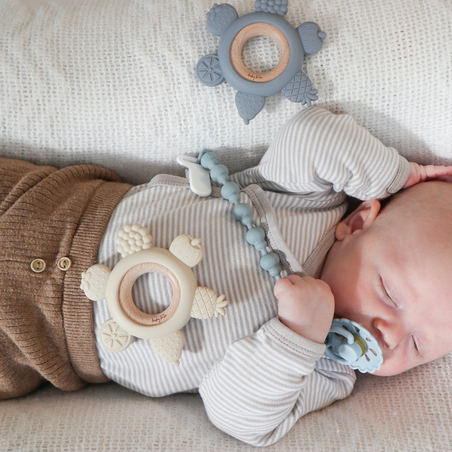 Pacifier Clip - www.Shopthatapp.com