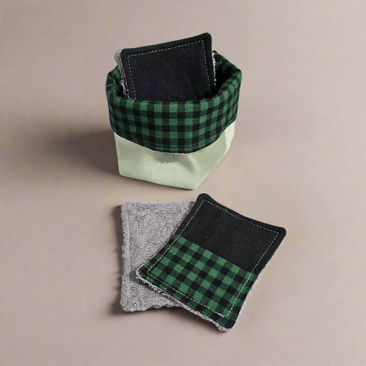Lingettes et panier de rangement réversibles.