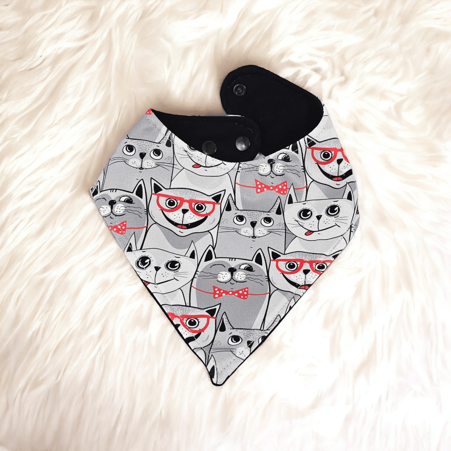 Bavoir (en pul) - www.Shopthatapp.com