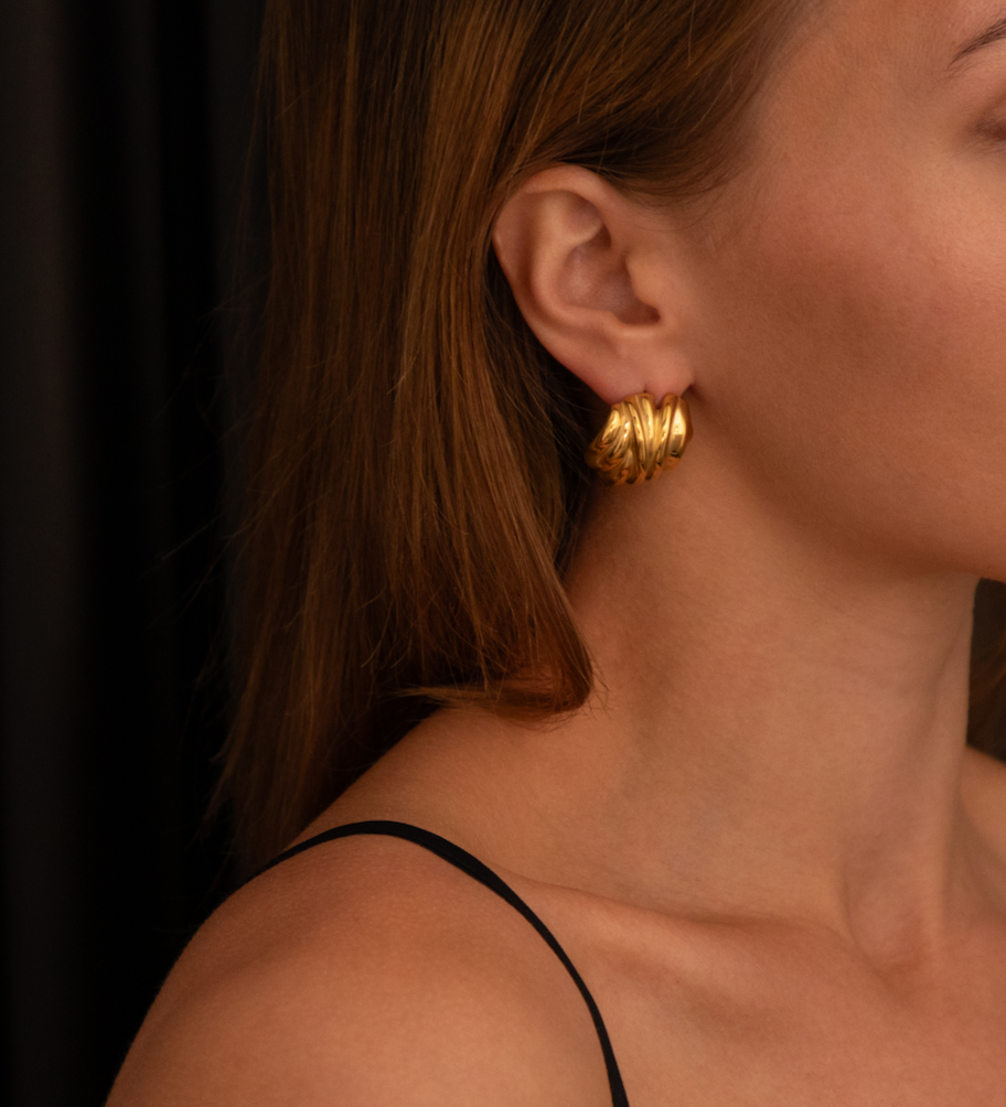 Oversized Curve Studs - www.Shopthatapp.com