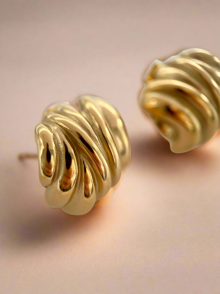 Oversized Curve Studs - www.Shopthatapp.com