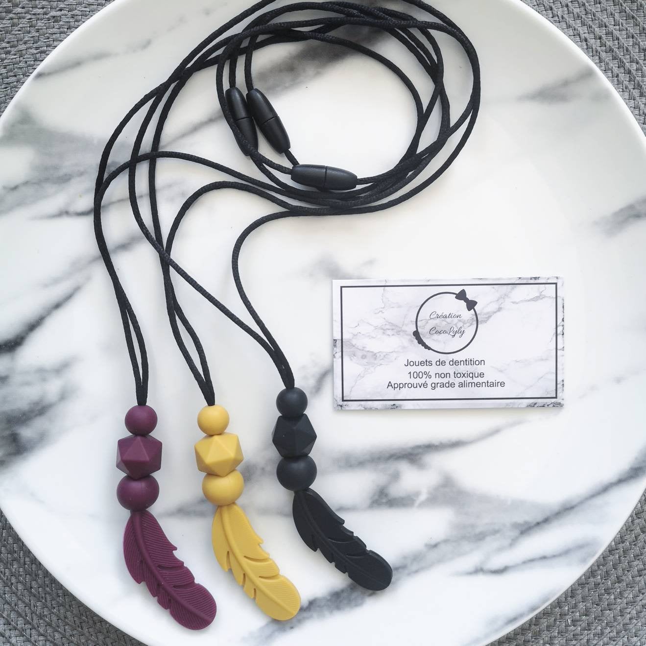 collier d'allaitement plume - www.Shopthatapp.com