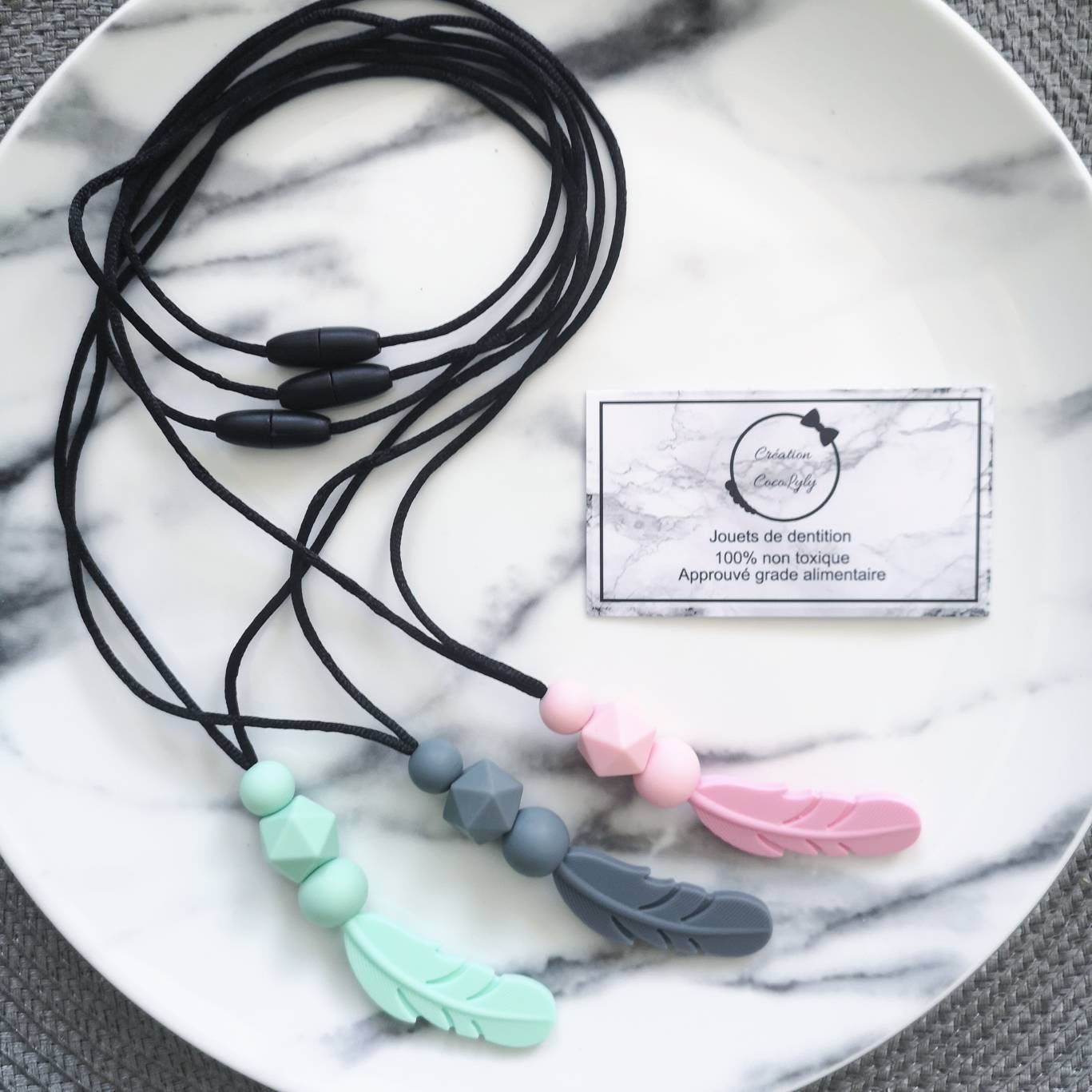 collier d'allaitement plume - www.Shopthatapp.com