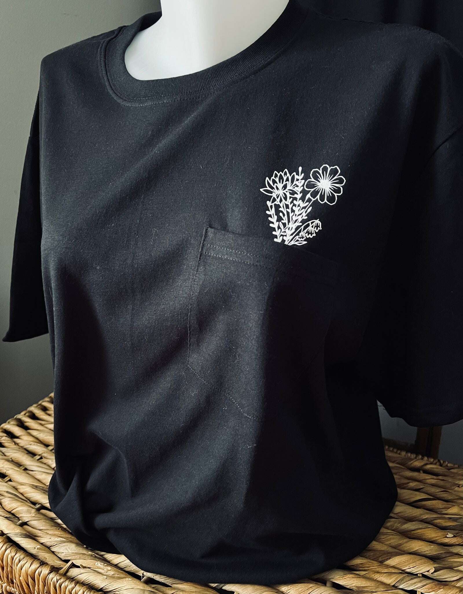 Floral t-shirt Canada in black featuring a cute succulent floral design on the pocket