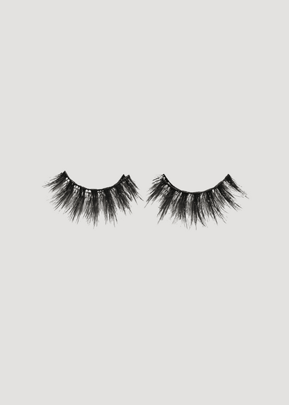 Unparalleled Beauty glam false lashes Canada for dramatic and voluminous eye looks