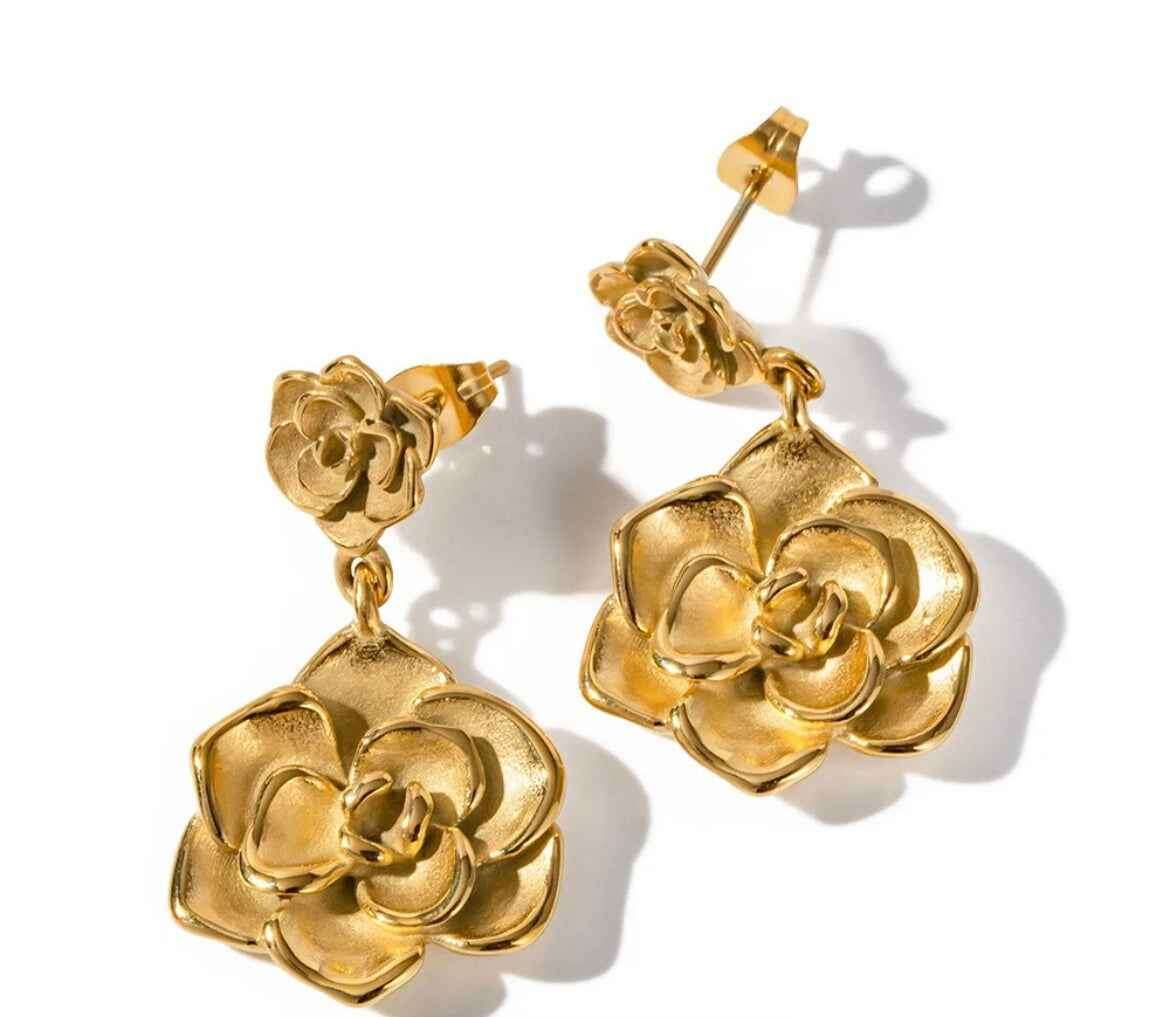 My.PerfectPair Gold Flower Earrings - Elegant Floral Design