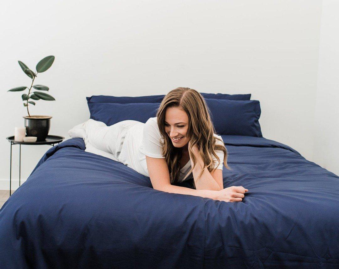 Housse de couette en satin (bleu marine, gris ou blanc)