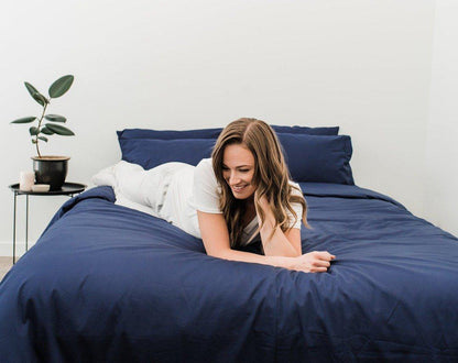 Housse de couette en satin (bleu marine, gris ou blanc)