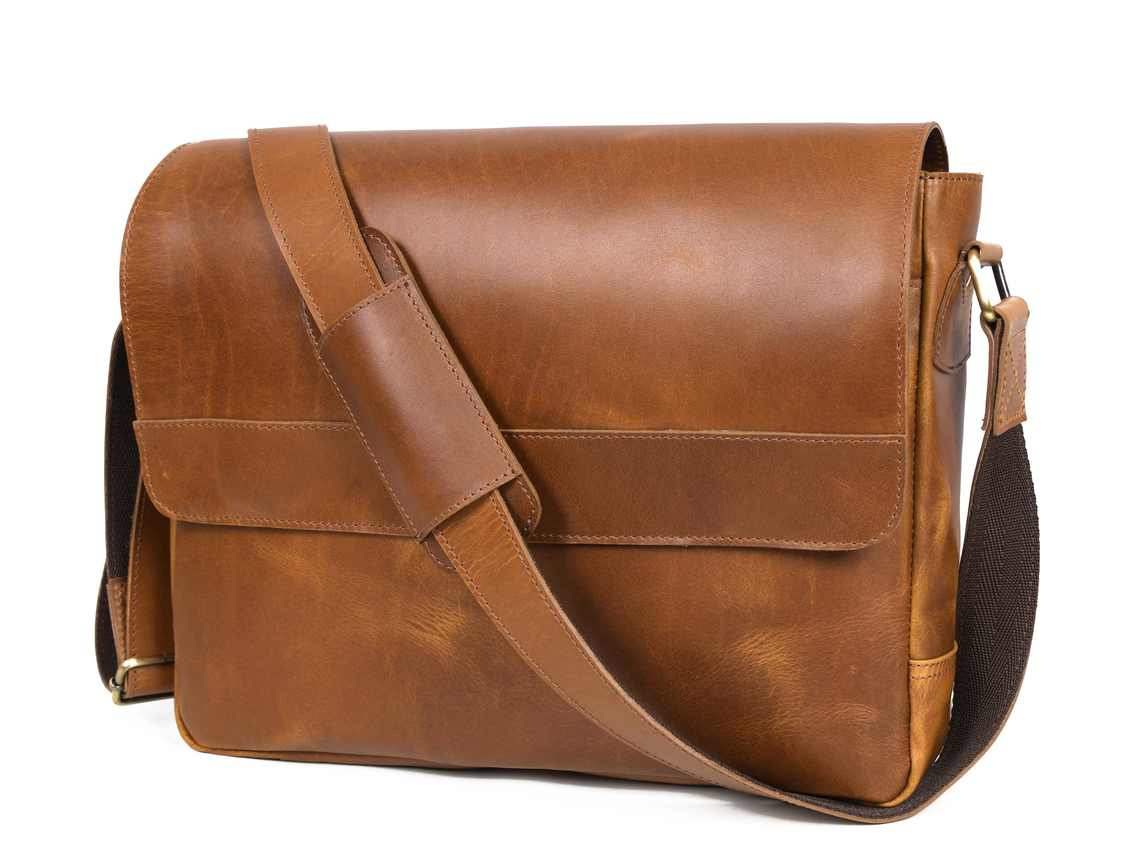 Hudson Leather Messenger Bag - Desert Tan - www.Shopthatapp.com