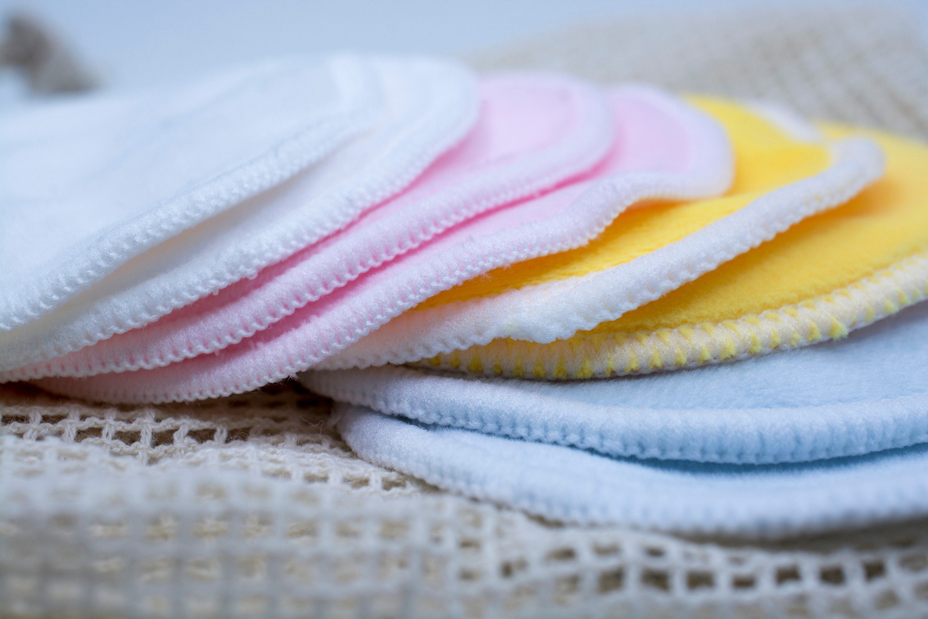 Reusable Makeup Remover - www.Shopthatapp.com