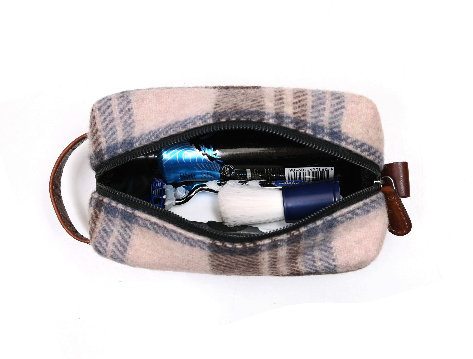 Manchester Leather Toiletry Bag - www.Shopthatapp.com