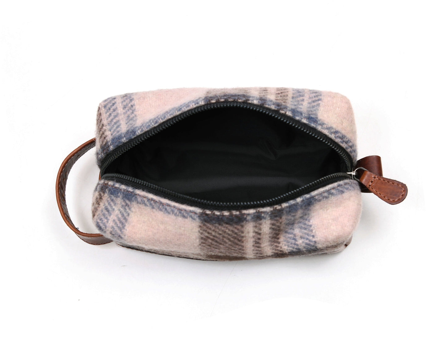 Manchester Leather Toiletry Bag - www.Shopthatapp.com