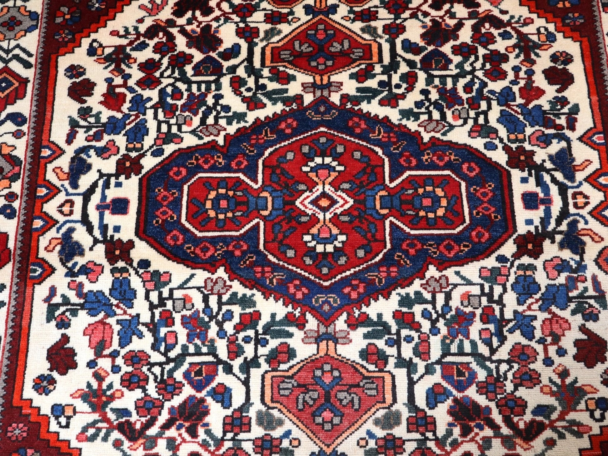 Persian Bakhtiari Rug | 5' 2" x 9' 10" - www.Shopthatapp.com