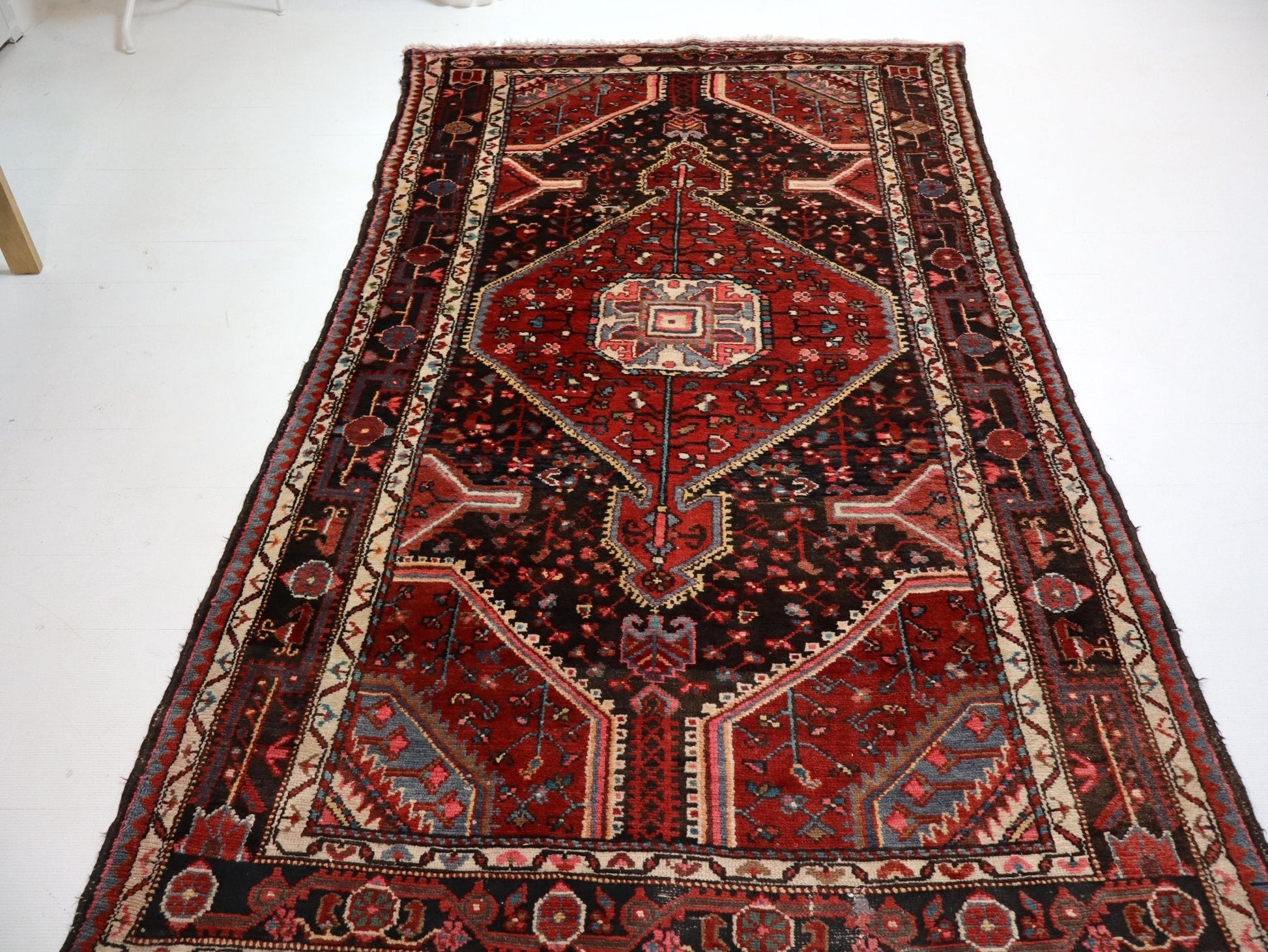 Persian Tuyserkan Rug | 4' 8" x 8' 6" - www.Shopthatapp.com