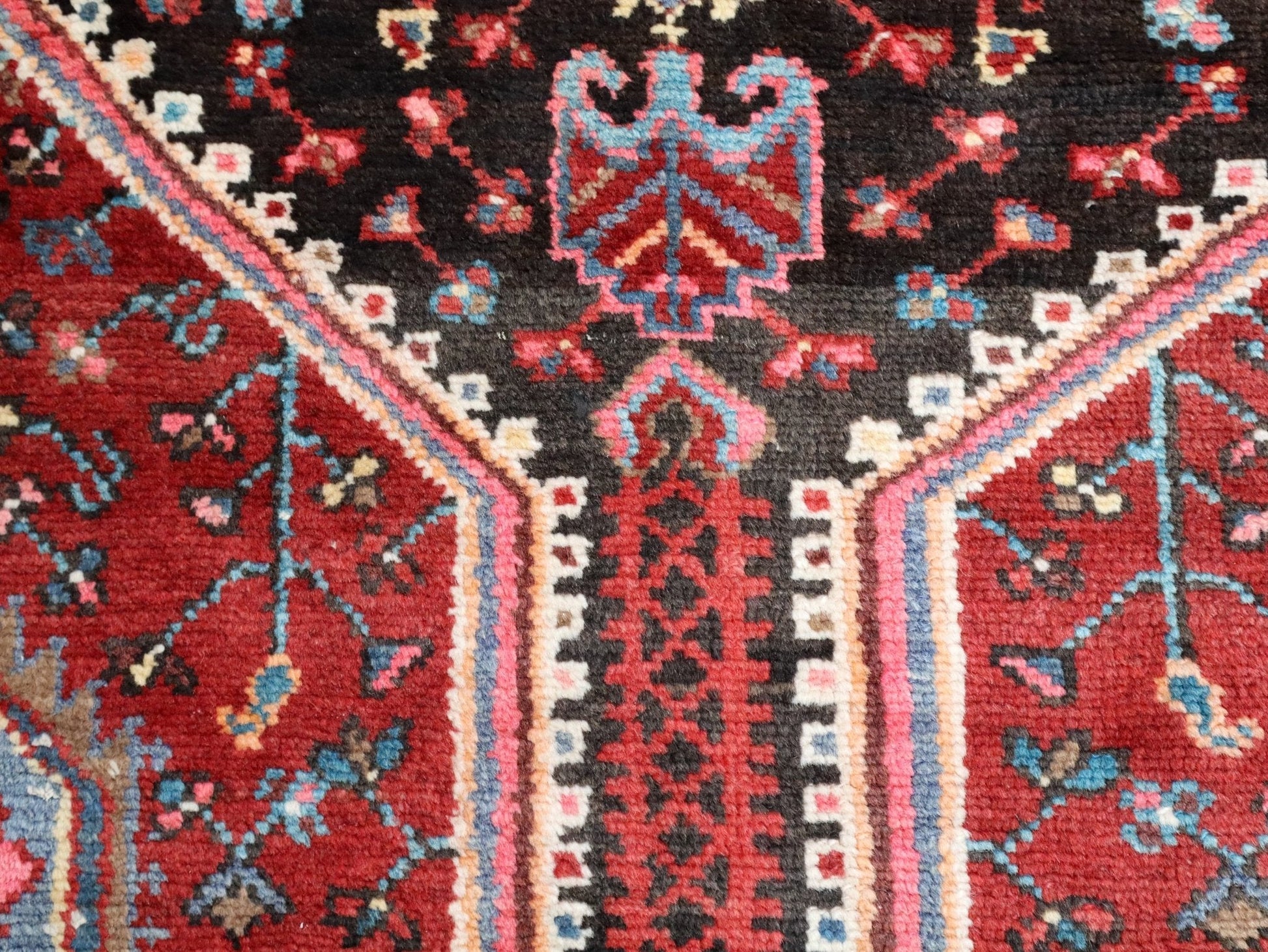 Persian Tuyserkan Rug | 4' 8" x 8' 6" - www.Shopthatapp.com