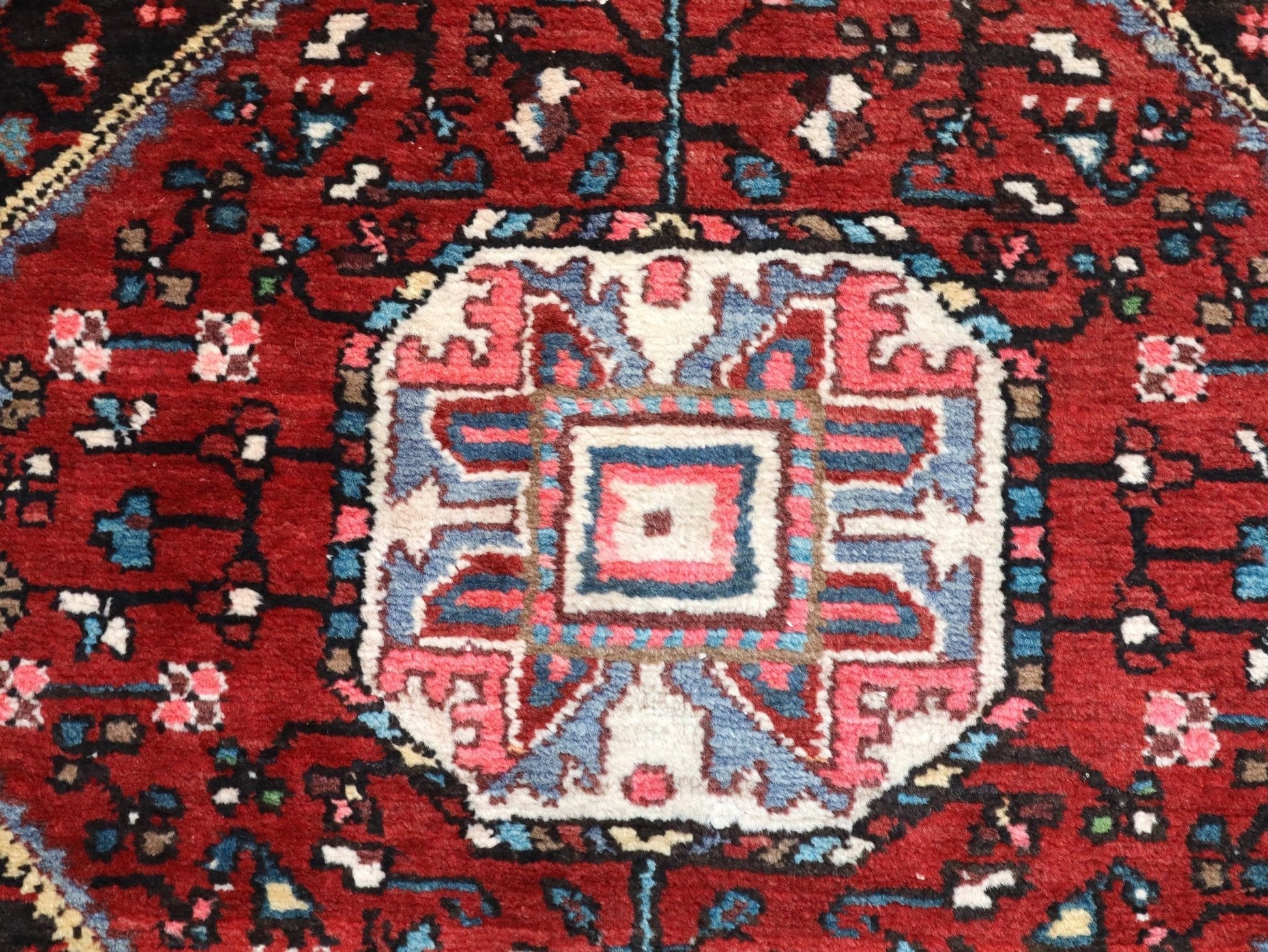 Persian Tuyserkan Rug | 4' 8" x 8' 6" - www.Shopthatapp.com