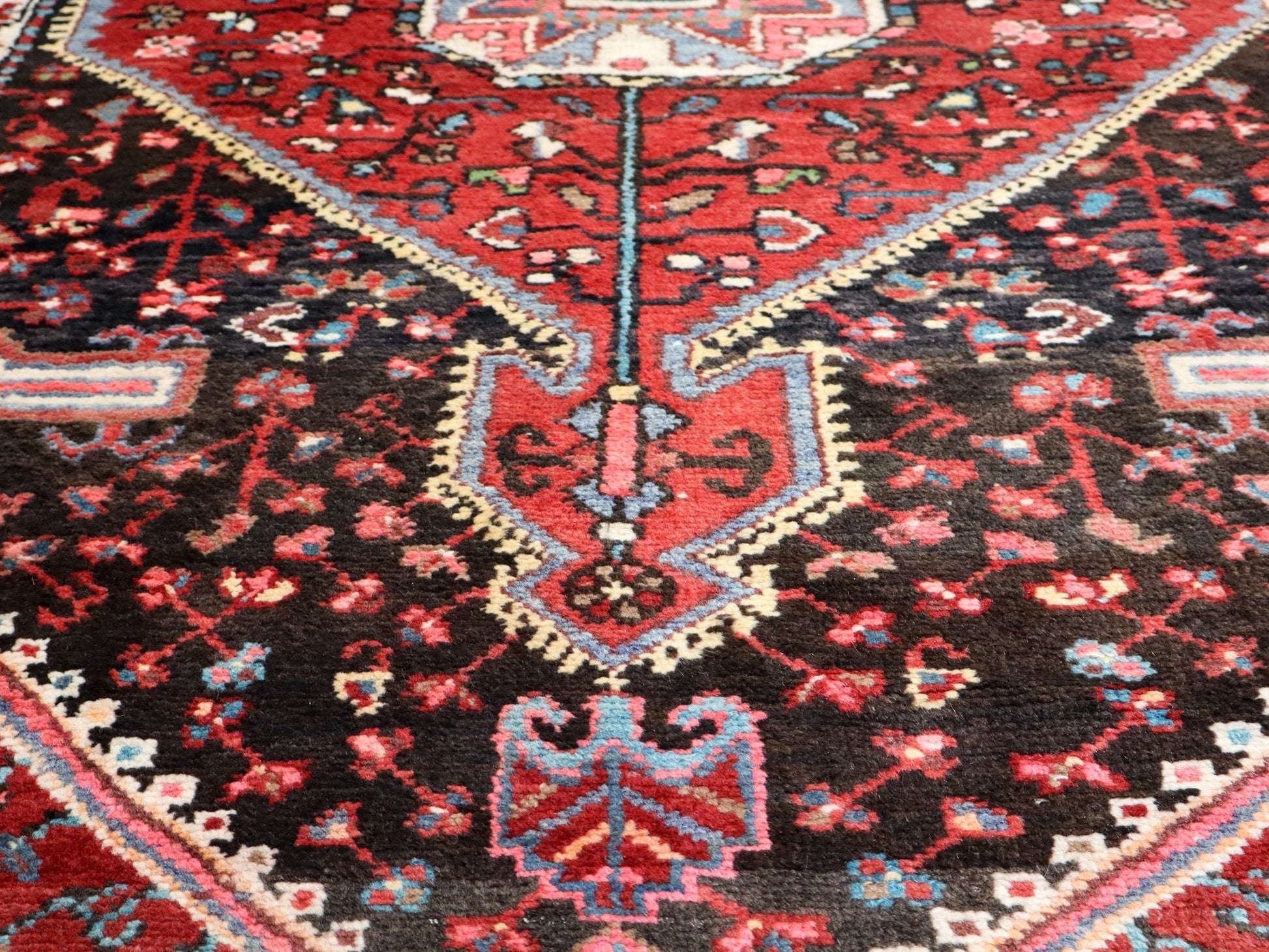 Persian Tuyserkan Rug | 4' 8" x 8' 6" - www.Shopthatapp.com