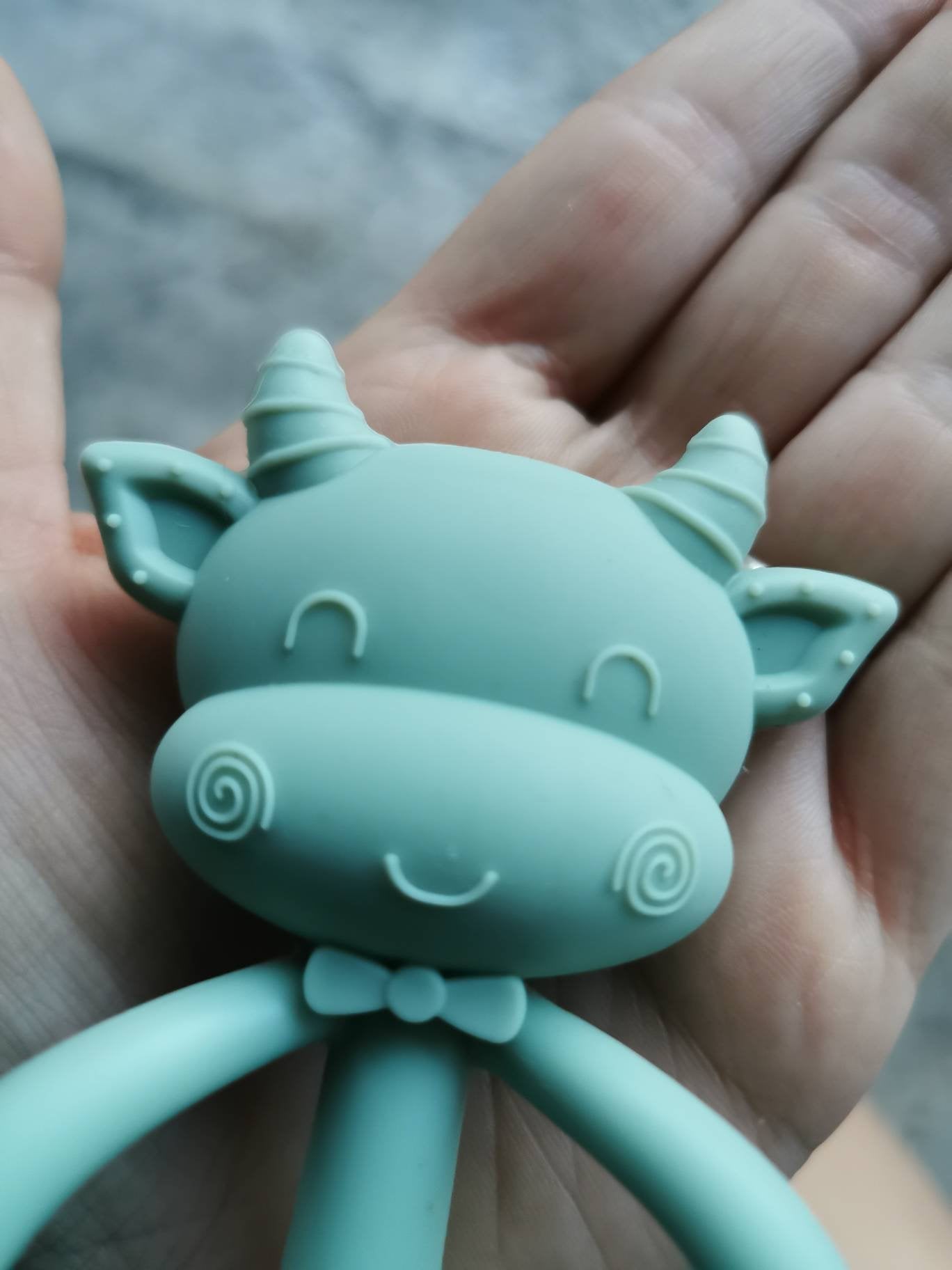 Petite vache de dentition - www.Shopthatapp.com