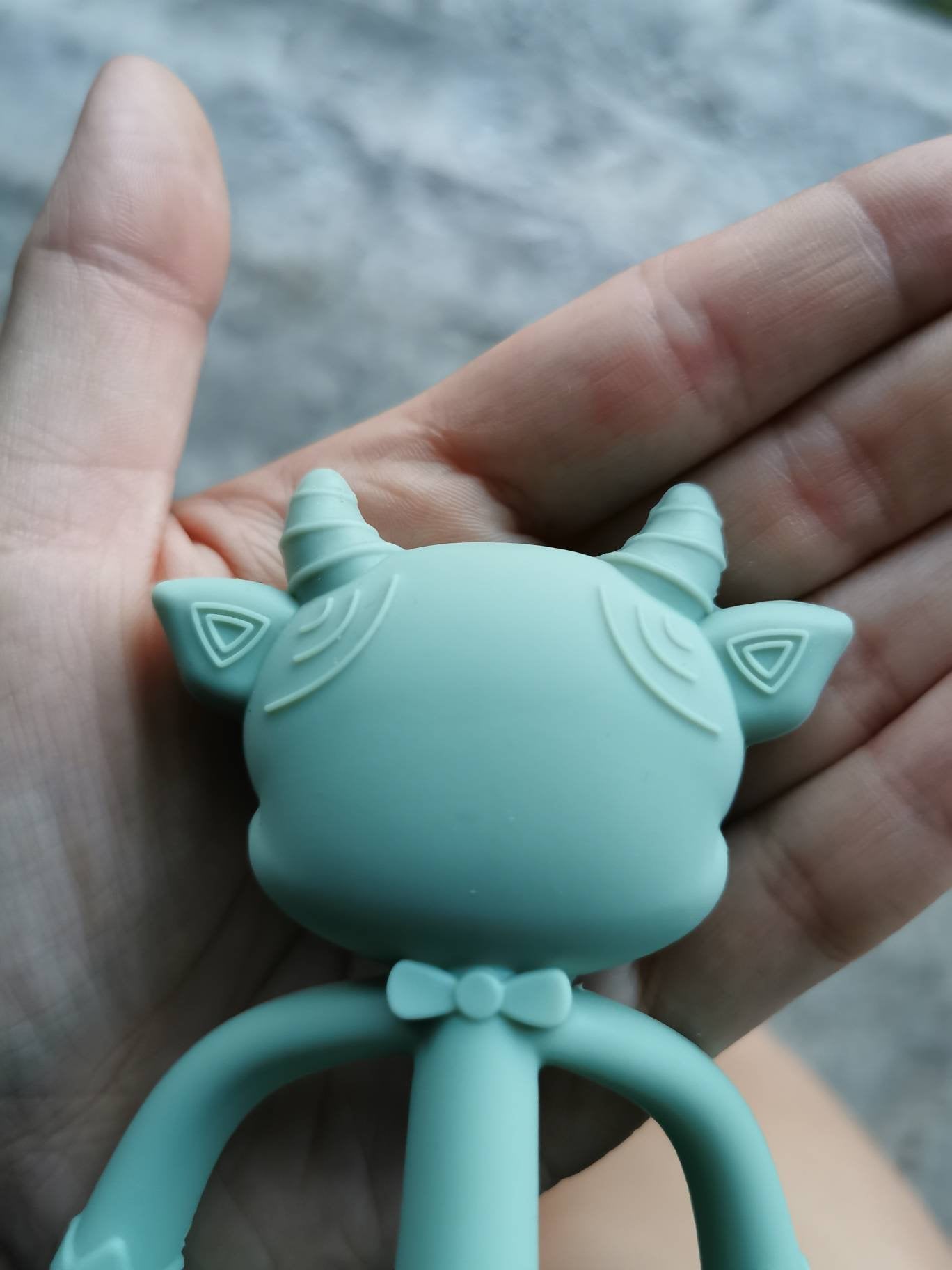 Petite vache de dentition - www.Shopthatapp.com