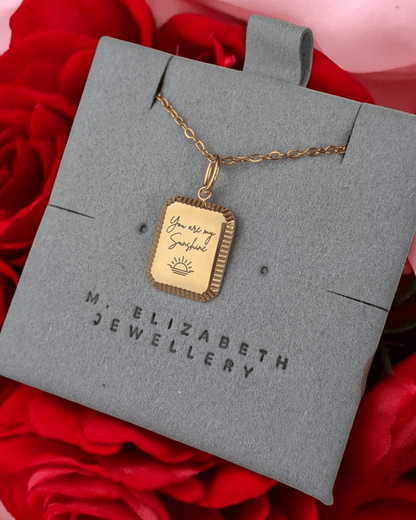 Collier avec étiquette vintage gravée sur mesure