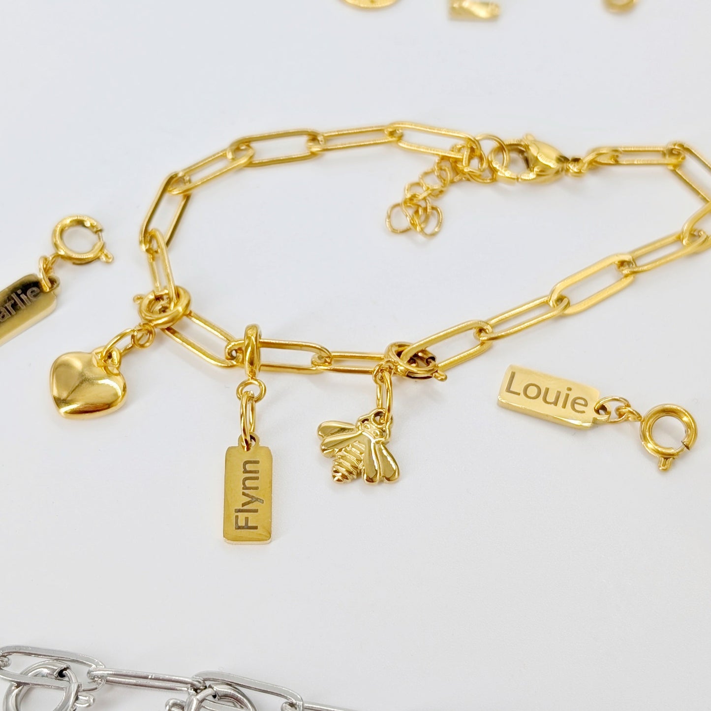 Breloque mini-étiquette gravée personnalisée