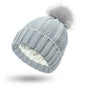 Bonnet en laine doublé de satin avec pompon en fausse fourrure
