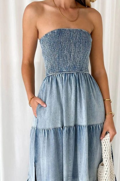 Robe d'été en jean à smocks et fentes tubulaires