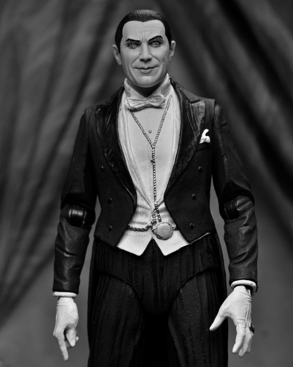 Universal Monsters - 7" Scale Action Figure - Ultimate Dracula - Carfax Abbey - www.Shopthatapp.com