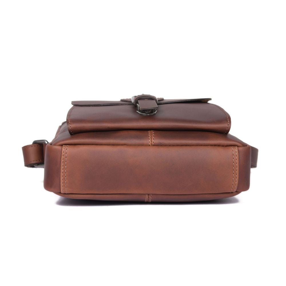 Voyager Leather Messenger Bag - www.Shopthatapp.com