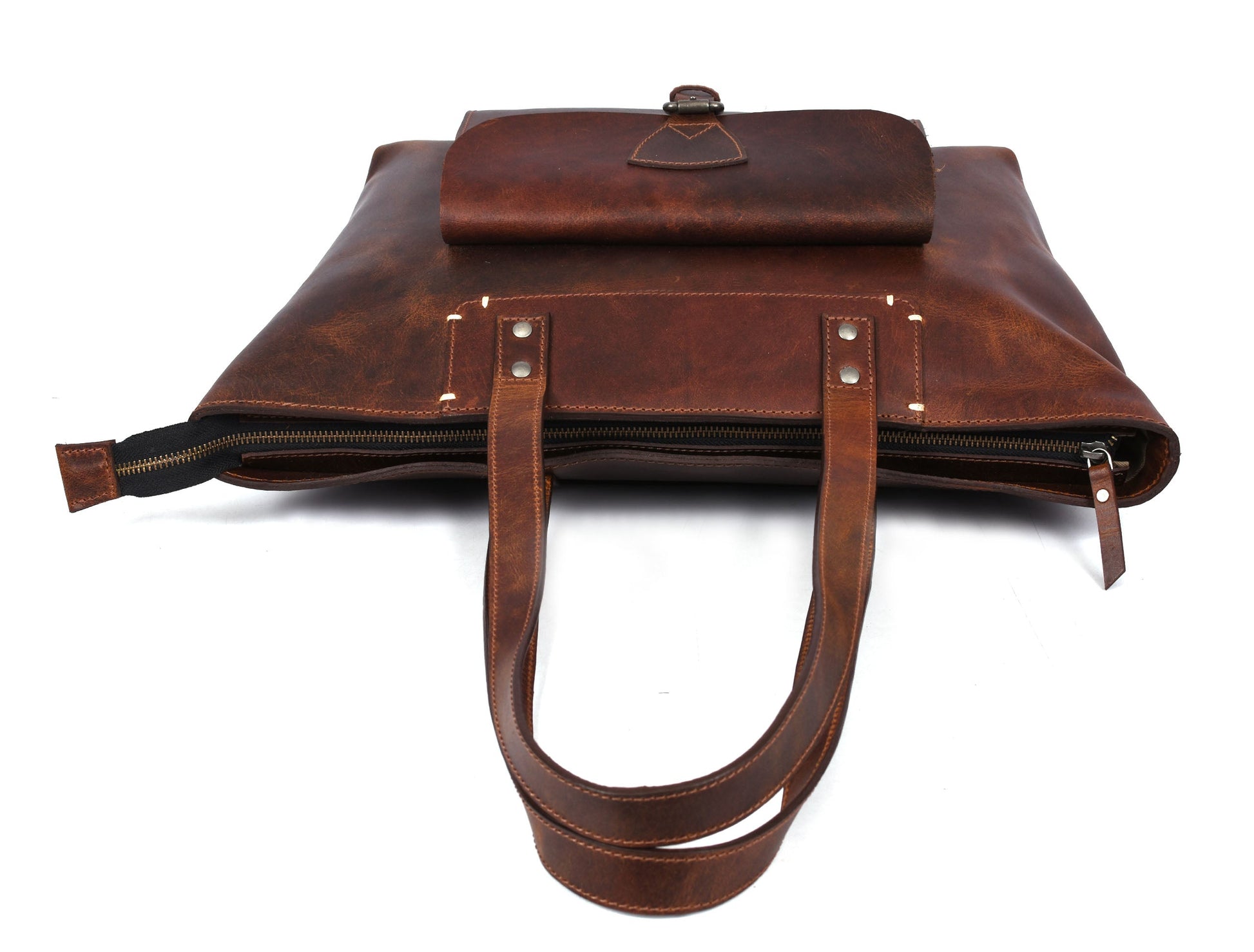 Voyager Leather Tote - www.Shopthatapp.com