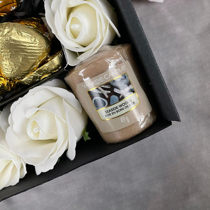 Yankee Candle Ultimate Gift Hamper With Ivory Roses - www.Shopthatapp.com