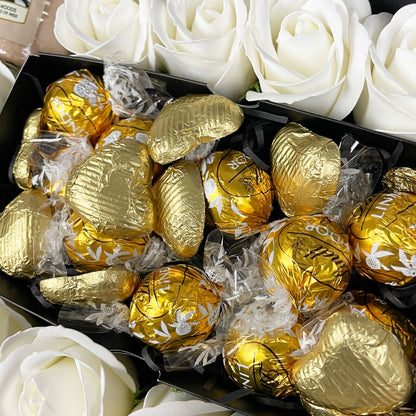 Yankee Candle Ultimate Gift Hamper With Ivory Roses - www.Shopthatapp.com