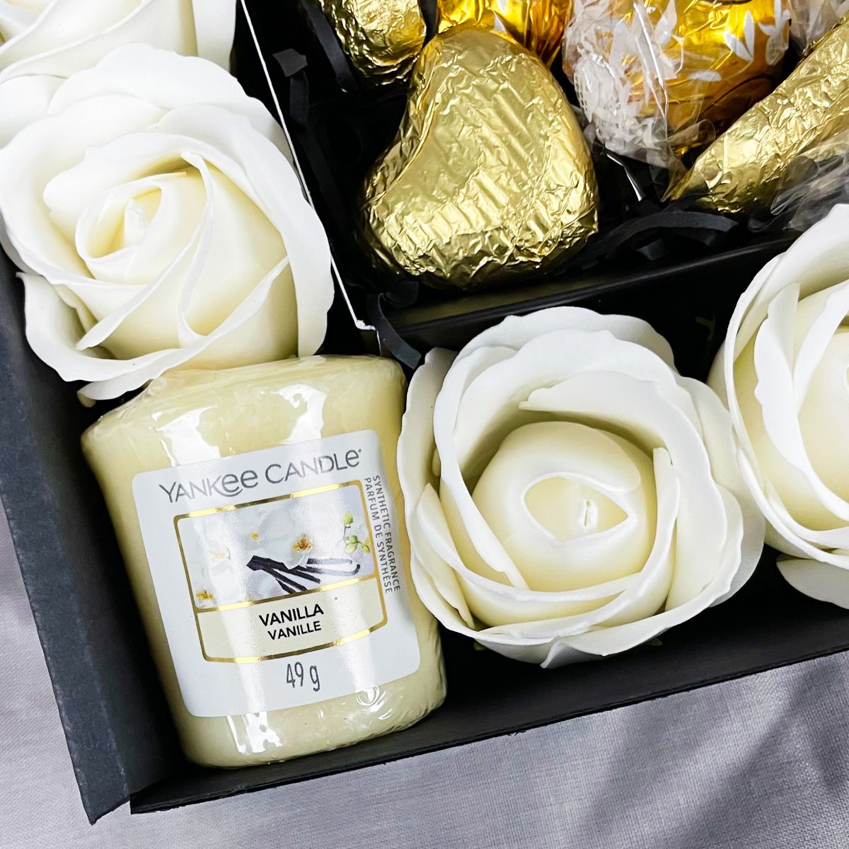 Yankee Candle Ultimate Gift Hamper With Ivory Roses - www.Shopthatapp.com